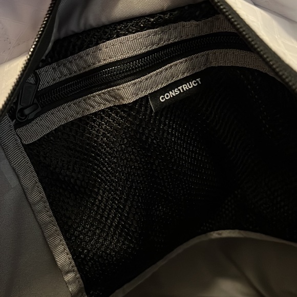 Vans Construct bag. White and black. Can hold a skateboard through the back. NWT - Picture 13 of 16